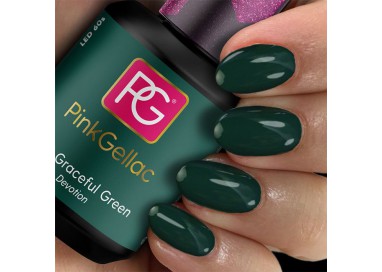 Verde oscuro en última tendencia para tus uñas.