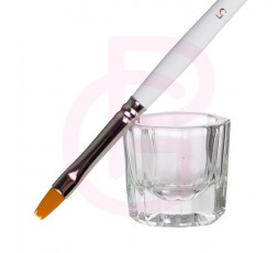 El recipiente te permite mezclar tonos de gel o esmalte, creando colores personalizados para tus diseños únicos.